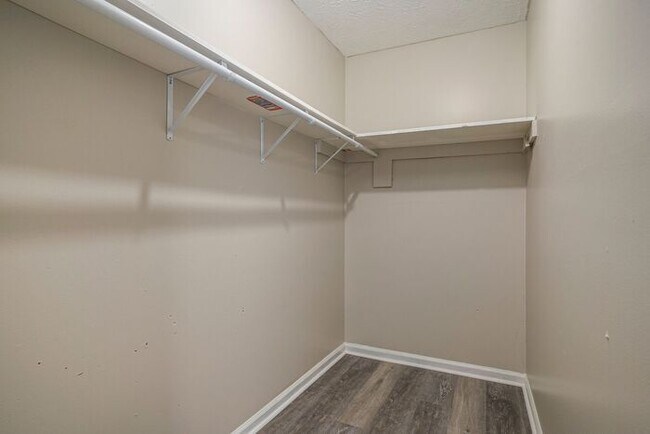 Building Photo - Beautiful 3BR/2BA Duplex near Downtown Covington!