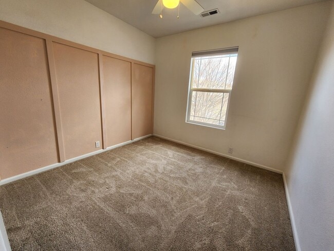 Building Photo - 3 Bed 3 bath house in 80910!