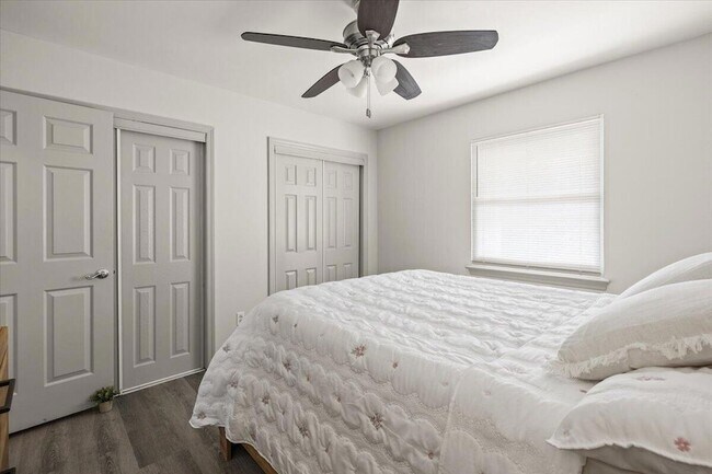 Building Photo - 9121 Potomac Dr