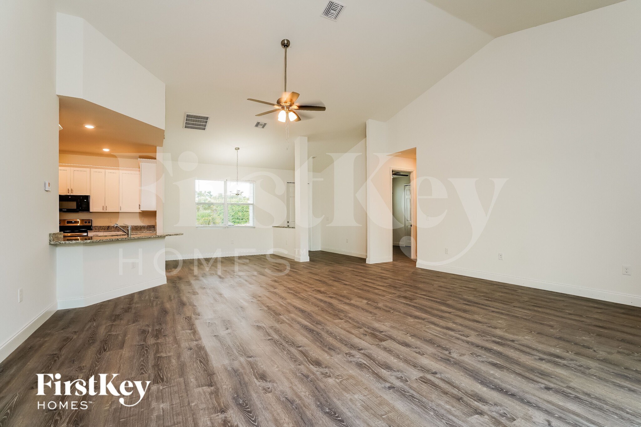 Building Photo - 741 Chestnut St E