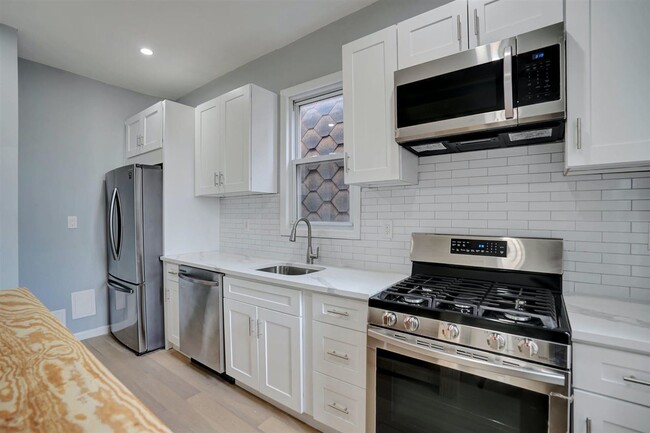 Building Photo - 317 4th St