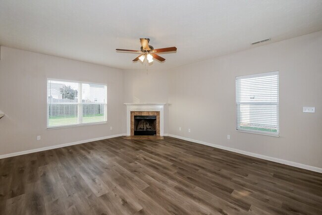 Building Photo - 3402 Enclave Ln