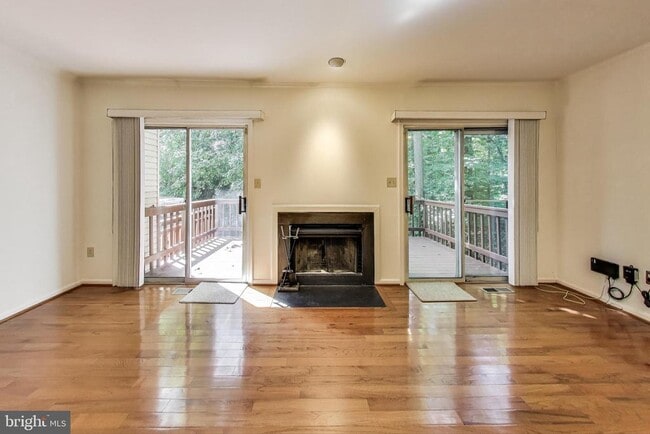 Building Photo - 10726 Pine Haven Terrace
