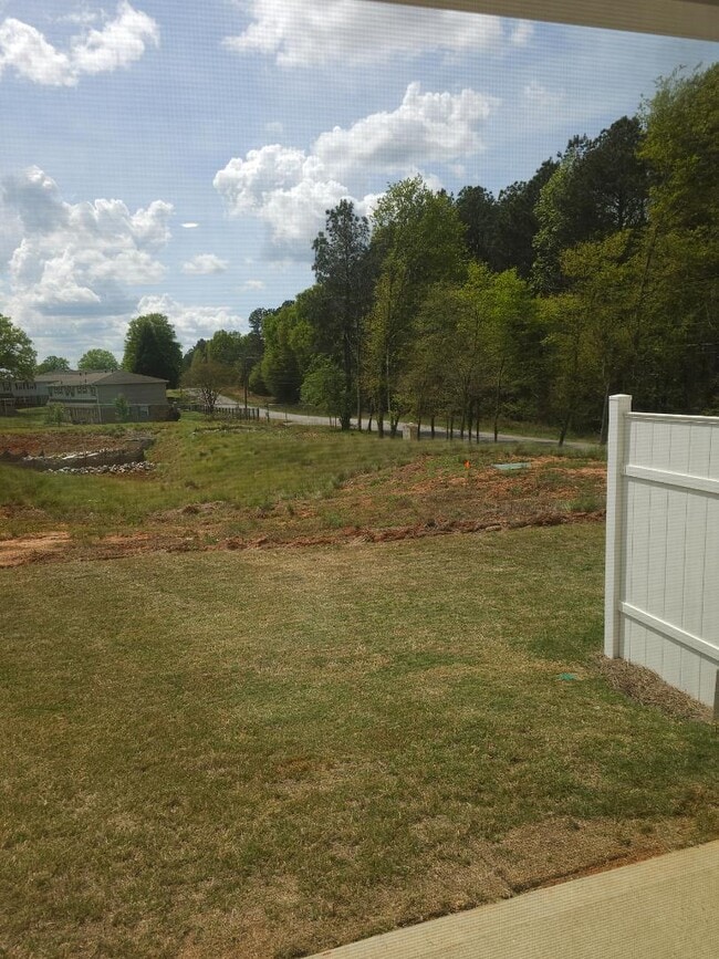 Building Photo - 102 Lowland Dr