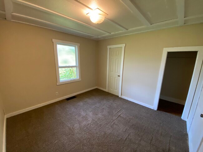 Building Photo - 124 N Beard St