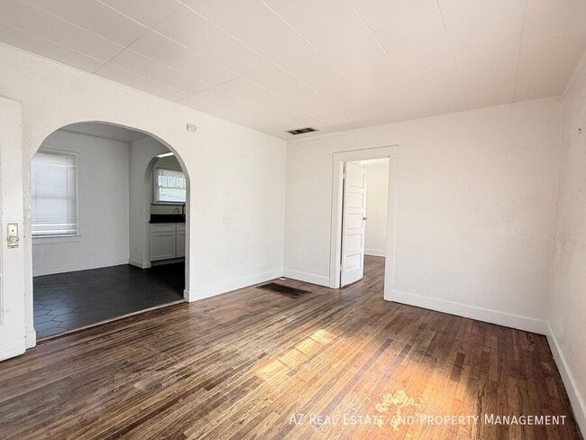 Building Photo - 3809 N 9th Pl