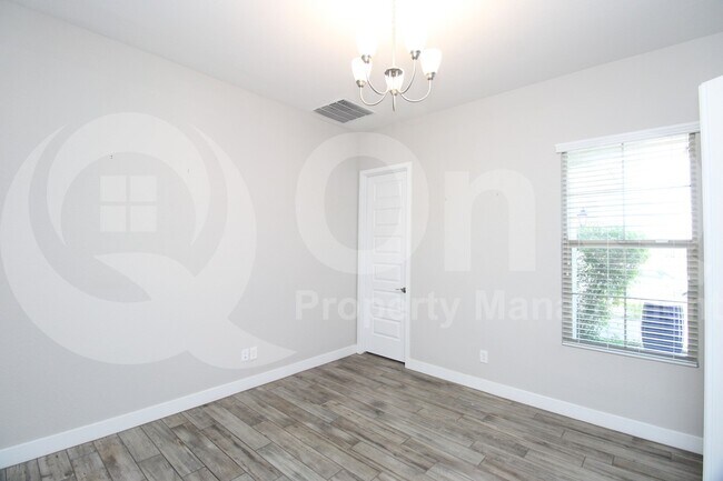 Building Photo - 10635 E Tumbleweed Ave