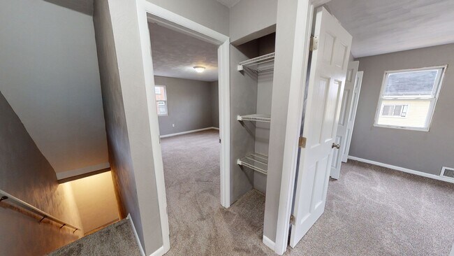 Building Photo - Renovated 2 Bed /1 Bath Single Family Home...