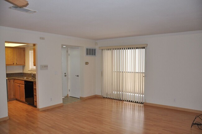 Building Photo - Gorgeous 2/2 near Hwy 101 & Fair Oaks with AC and Garage, 2 miles to Downtown Sunnyvale