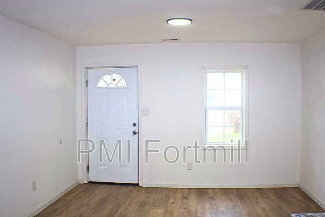 Building Photo - 205A Friedheim St