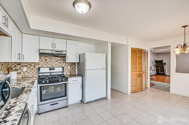 Building Photo - 40 Azalea Dr