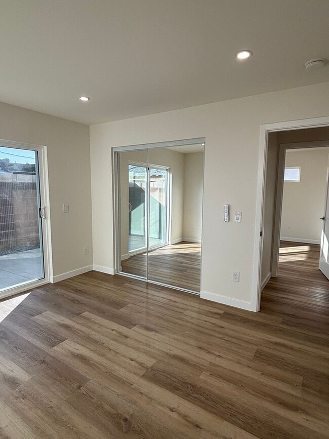 Building Photo - Contemporary 3 Bedroom Duplex with Washer Dryer and Mini Split AC