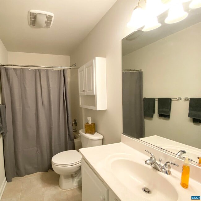 Building Photo - 422 Cranberry Ln