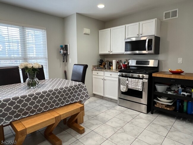 Building Photo - 100 Glenridge Ave