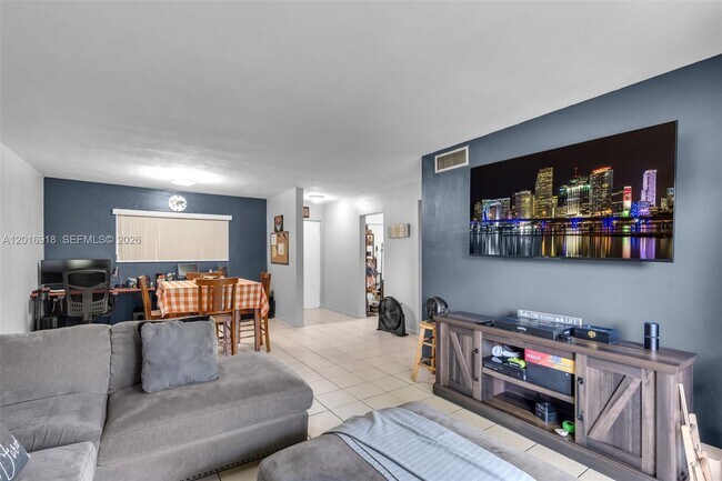 Building Photo - 7400 Miami Lakes Dr
