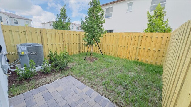 Building Photo - 2621 SE 27th Dr