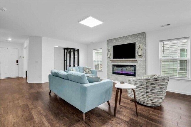 Building Photo - Modern 4 Bedroom South Savannah Home with ...