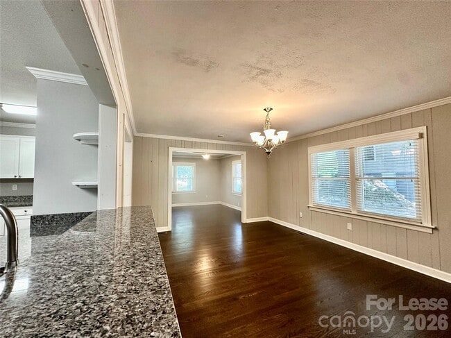 Building Photo - 710 Neil St