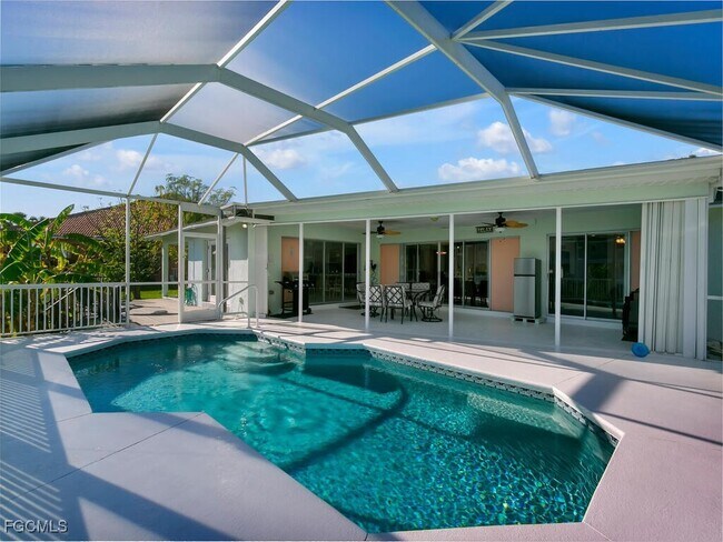 Building Photo - 908 SE 35th Terrace