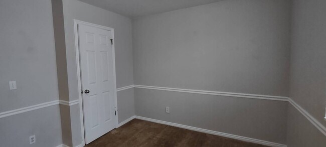 Building Photo - Great location Quaint Orem Home w 2 car ga...