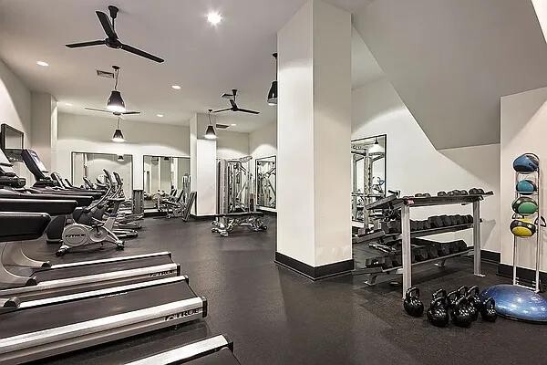 Building Photo - 540 W 28th St