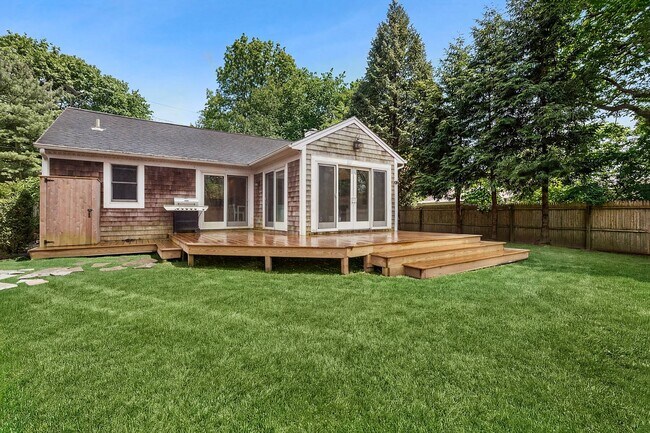 Building Photo - 23 Town Ln