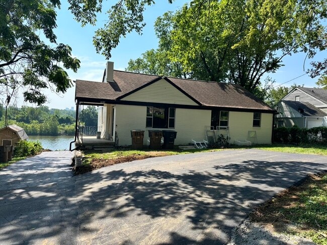 Great historical charm with modern upgrades! - 1826 River Dr
