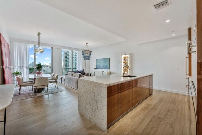 Building Photo - 2678 Tigertail Ave