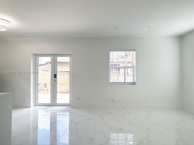 Building Photo - 16082 NE 9th Ct