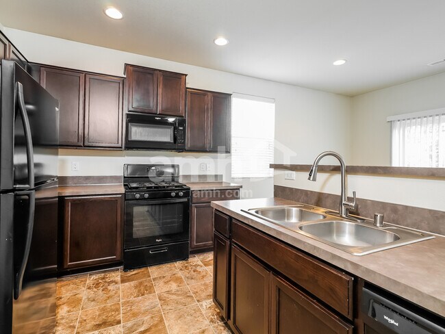 Building Photo - 326 York St