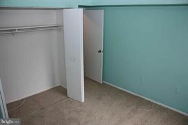 Building Photo - 3 BEDROOM CONDO WITH BALCONY, ALL UTILITIE...