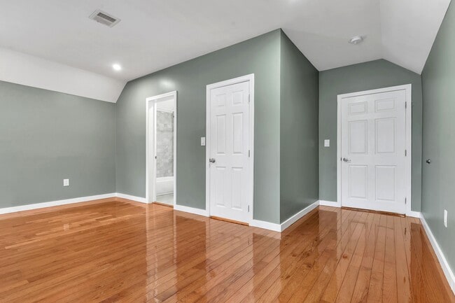 Building Photo - 11 Brett St