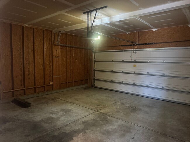 Building Photo - Charming 4br/2.5ba in SE Raleigh, Avail Now!