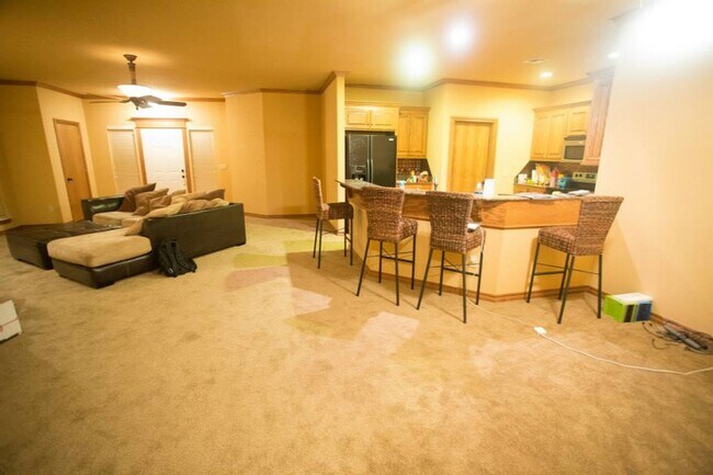 Building Photo - 3 Bed Home