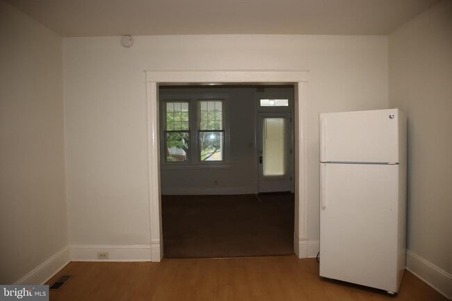 Building Photo - 404 Camden Ave