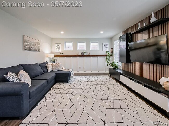 Building Photo - 8640 Quincy Dr