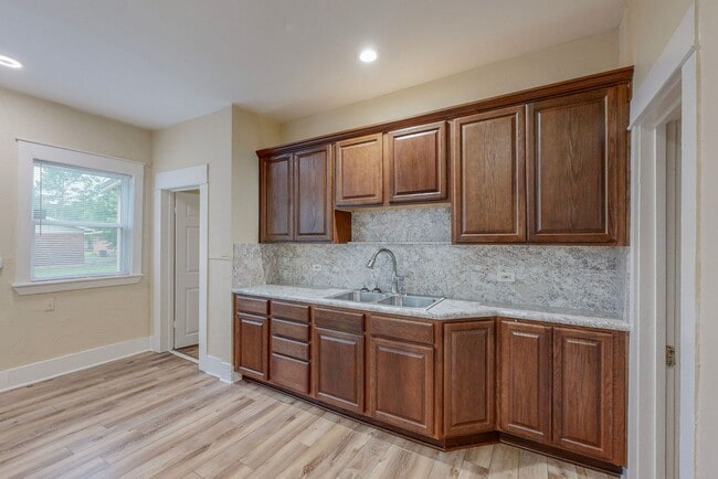 Building Photo - Available Mid-July! 3 Bedroom Home for Lea...