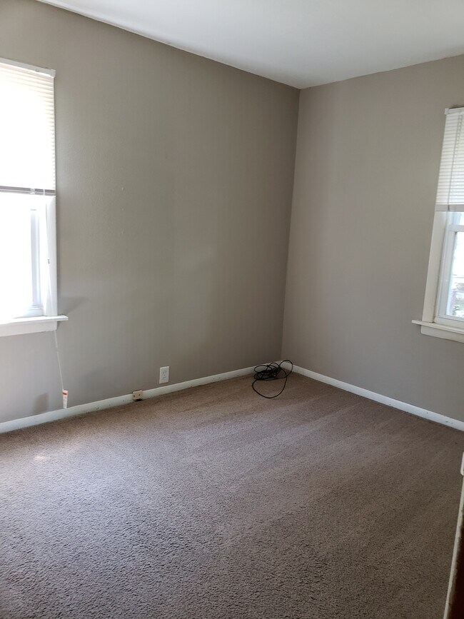 Building Photo - 1607 Cornell Dr