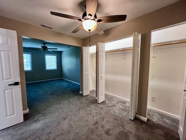 Building Photo - 684 Orangewood Dr