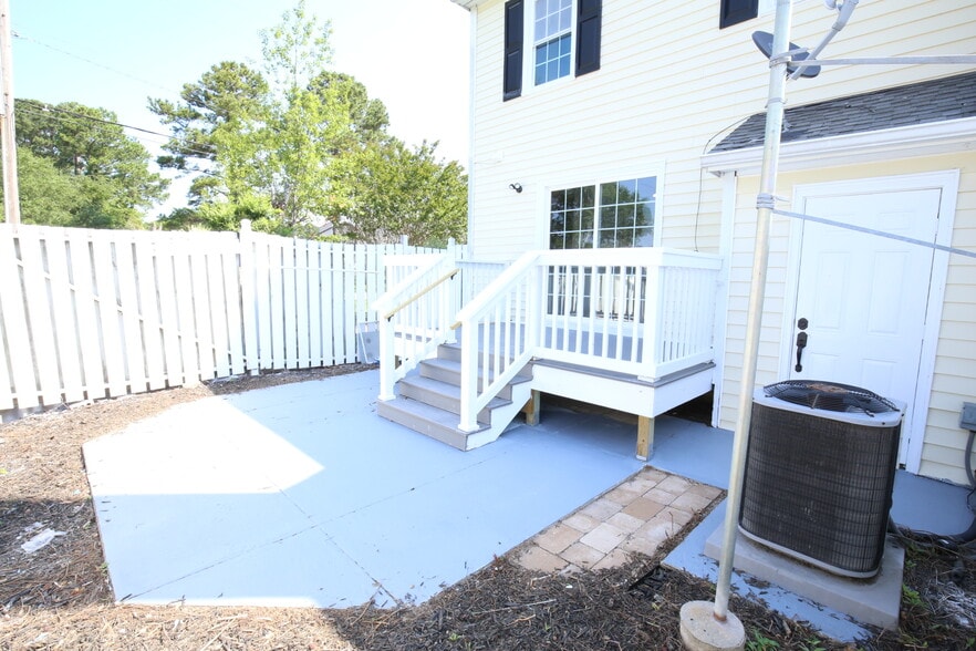 Building Photo - 2970 Old Bryan Dr