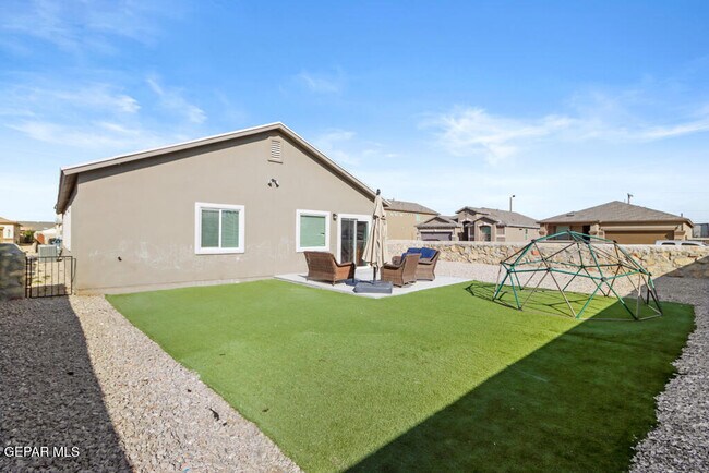 Building Photo - 13960 Lago Vista Ave