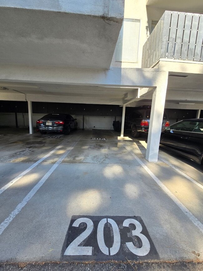 Building Photo - For Rent – 2 Bedroom | 1.5 Bathroom Townho...