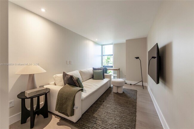 Building Photo - 1111 Crandon Blvd