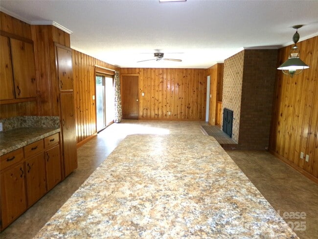 Building Photo - 507 Valleyview Dr