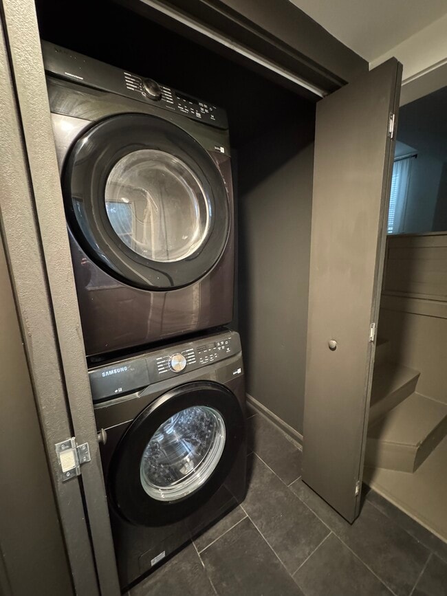 Laundry - 1407 5th Ave S