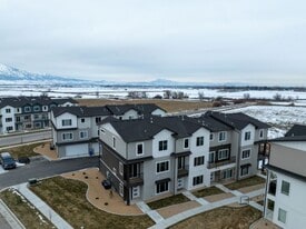 Building Photo - 696 E 730 N