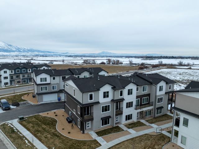 Building Photo - 696 E 730 N
