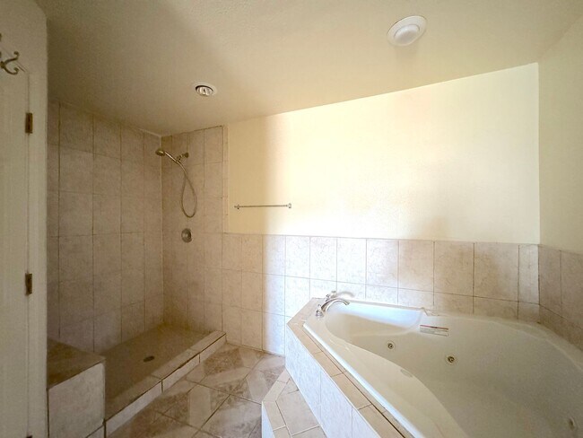 Building Photo - East El Paso 3bed/2bath!