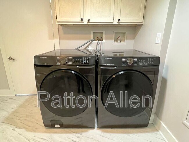 Building Photo - 126 Locust Ct