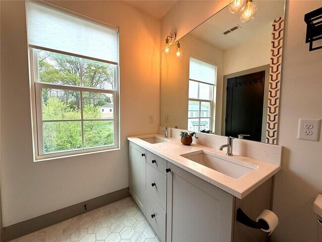 Building Photo - 1227 Oxley Pl NW